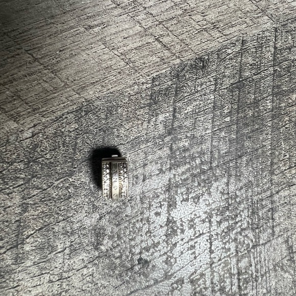 Pandora Sparkling Pavé Lines & Logo Clip Charm - Picture 3 of 4